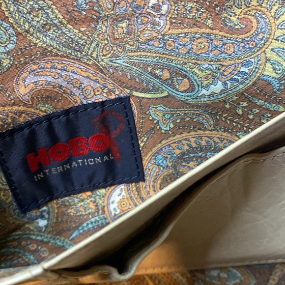 Hobo yellow long magnetic snap closure wallet - Picture 5 of 6